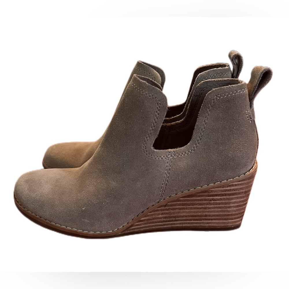 TOMS THE KALLIE Taupe Suede Wedge Boot Size 5 - Picture 2 of 10